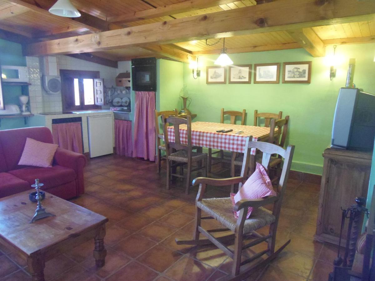 El Uncar Villa Castrejon de la Pena Bagian luar foto
