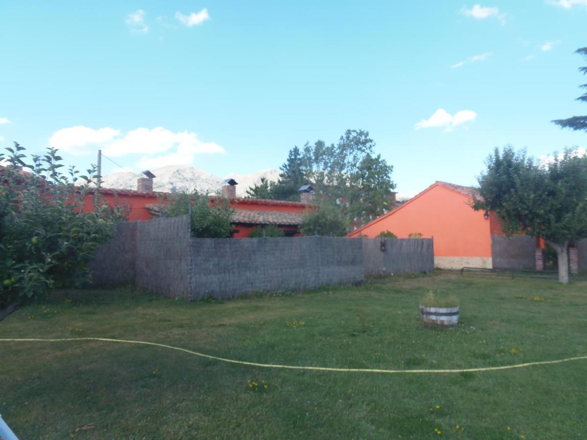 El Uncar Villa Castrejon de la Pena Bagian luar foto